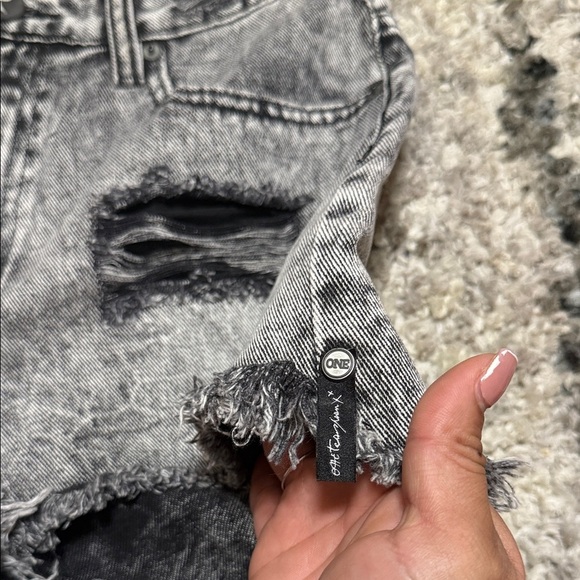 One Teaspoon Shorts Black Acid Wash Jean - Picture 8 of 15